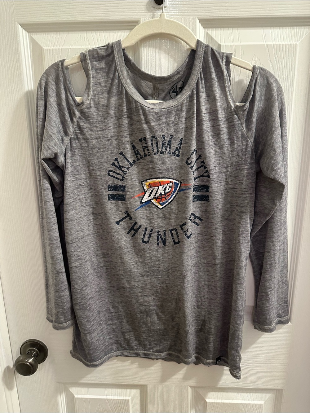 '47 OKC THUNDER Women's Gray Tee with Interior Tag Print with cut-out shoulders